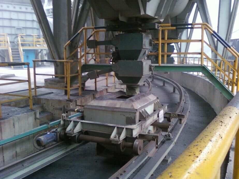 煉鐵燒結機機尾車間環(huán)冷機下